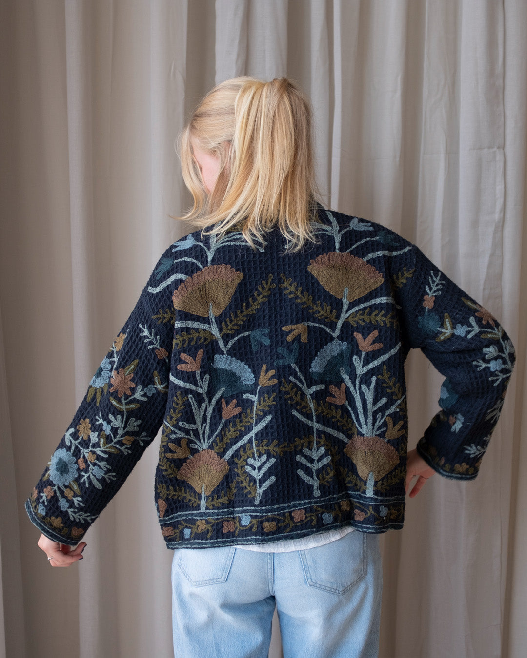Jas geborduurd Donkerblauw | wafel katoen