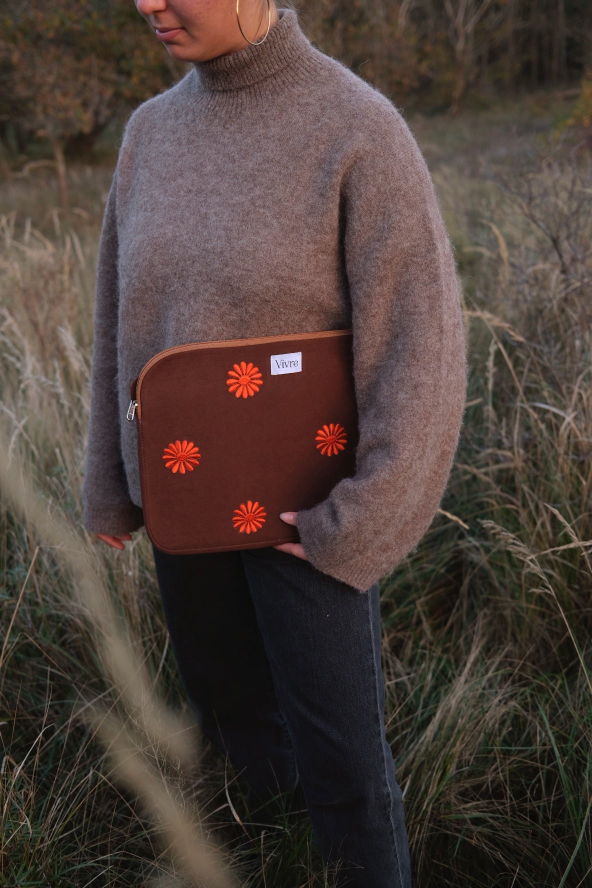 Laptophoes Mira 'Threads of Empowerment'