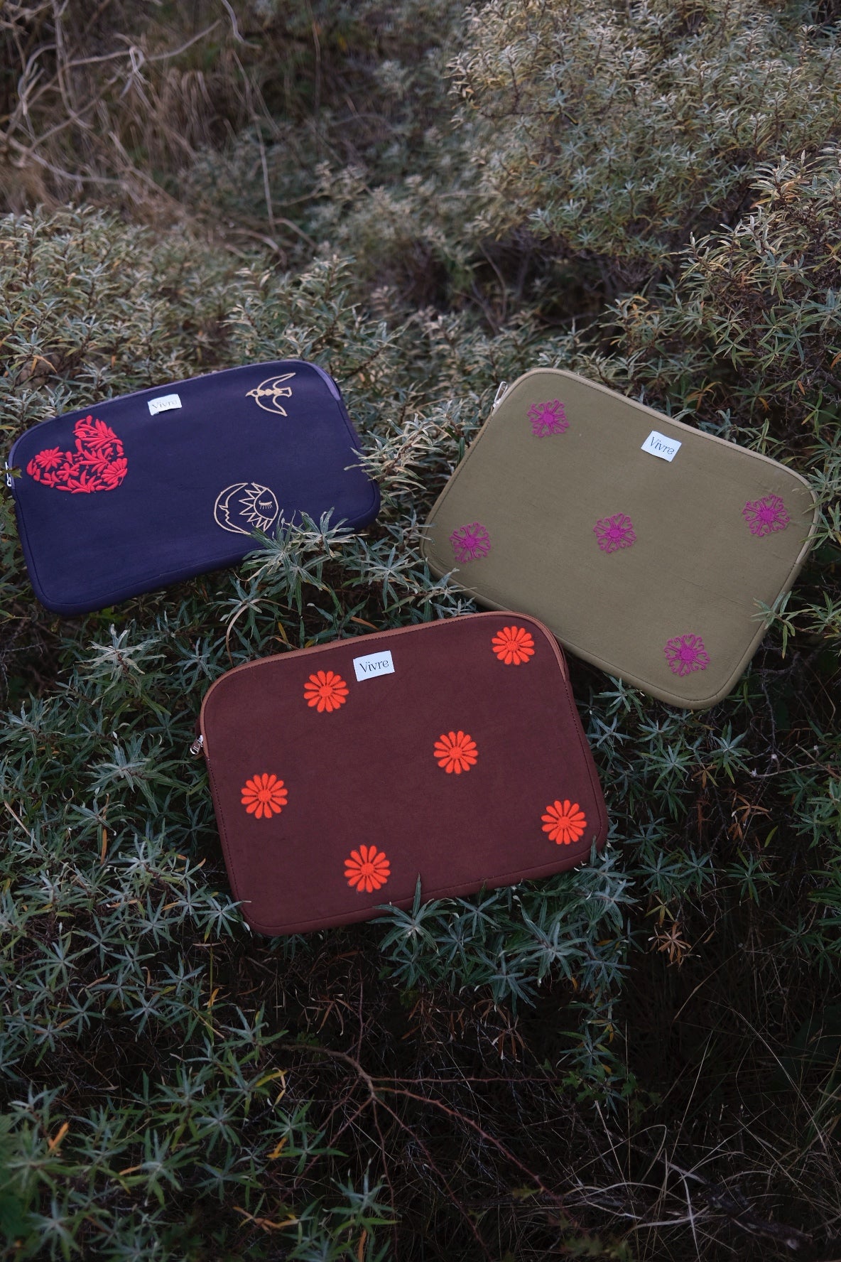 Laptophoes Rina 'Threads of Empowerment' WHOLESALE