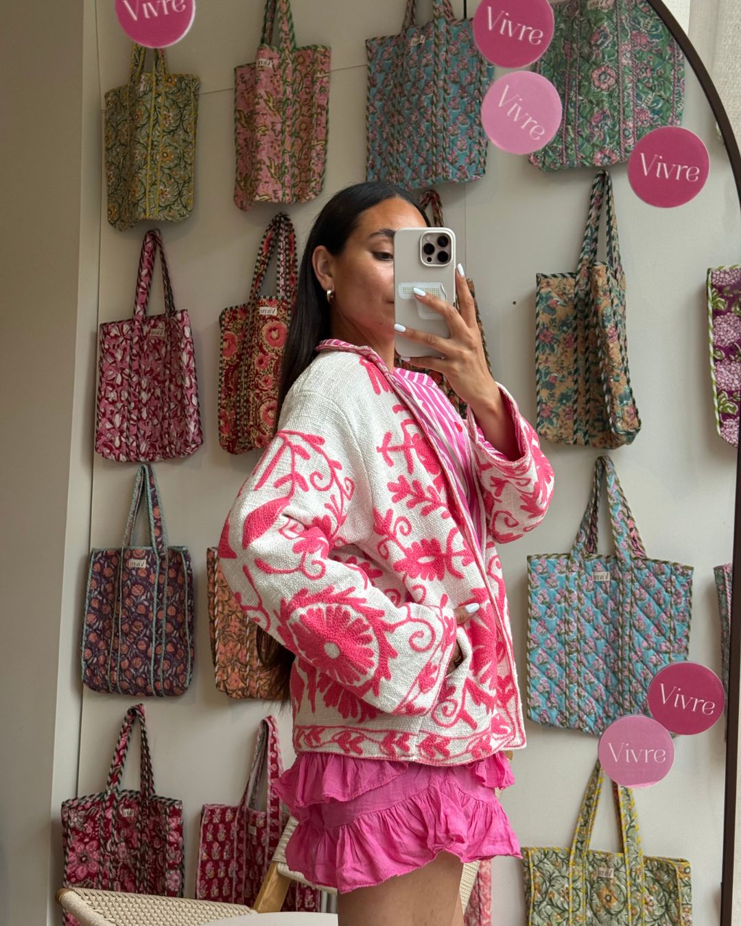 Jas geborduurd wit/roze