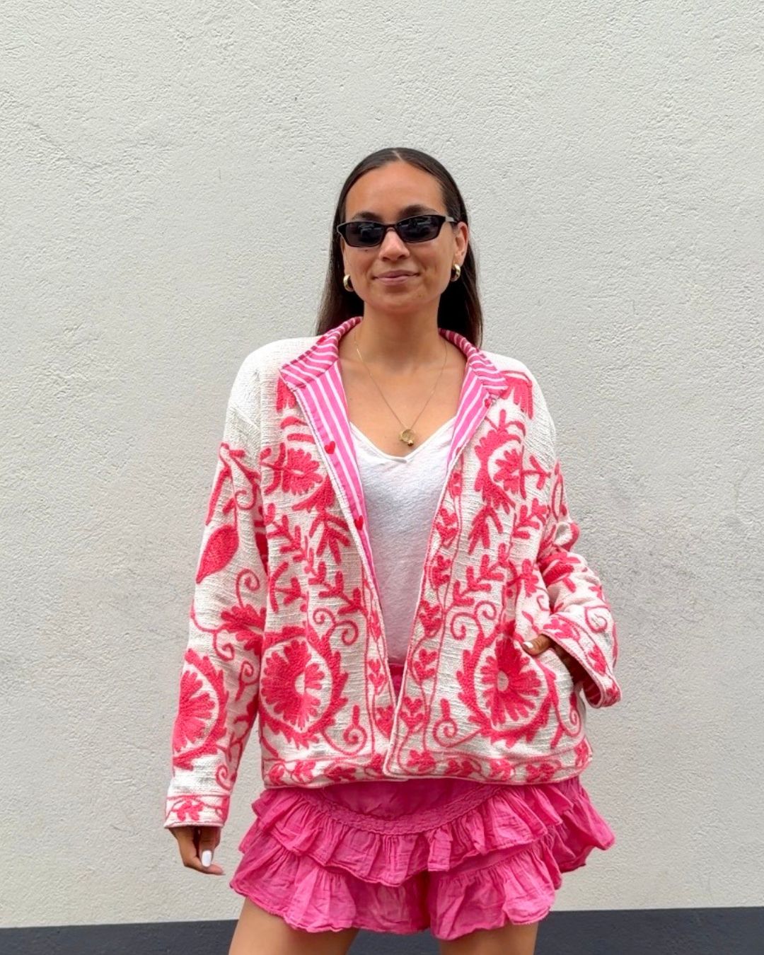 Jas geborduurd wit/roze