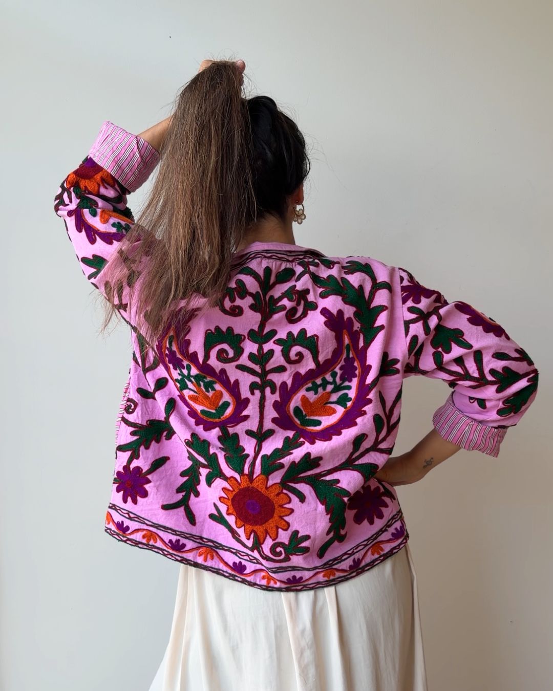 Jas geborduurd roze