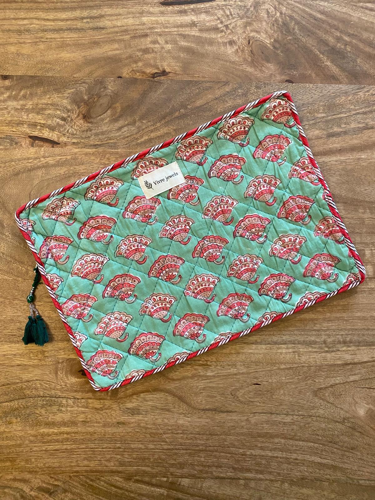Laptophoes NO.34