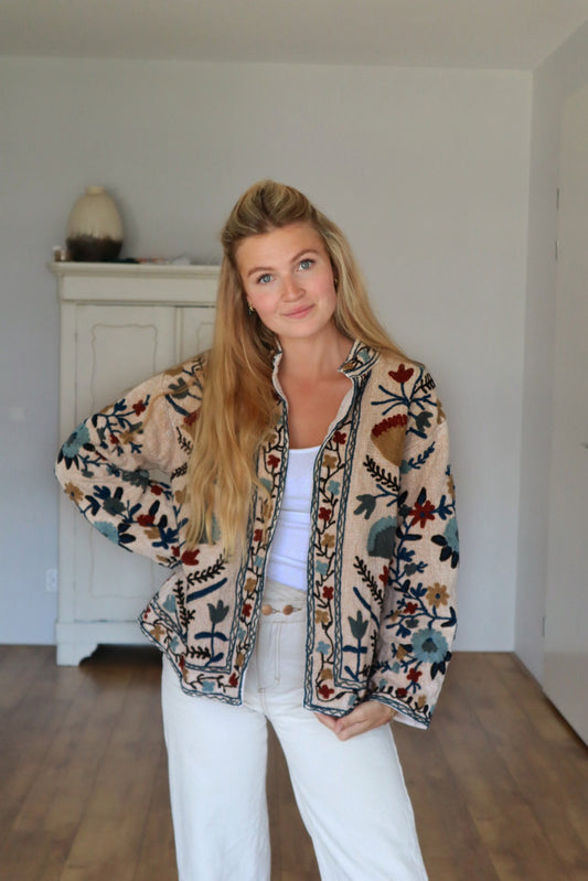 Jas geborduurd Beige